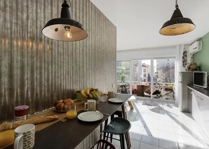 Cannes Festival Films Center, With 2 Bedrooms And Balcony