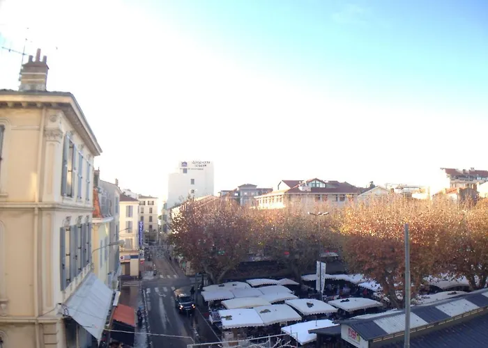 Cannes Festival Films Center, With 2 Bedrooms And Balcony